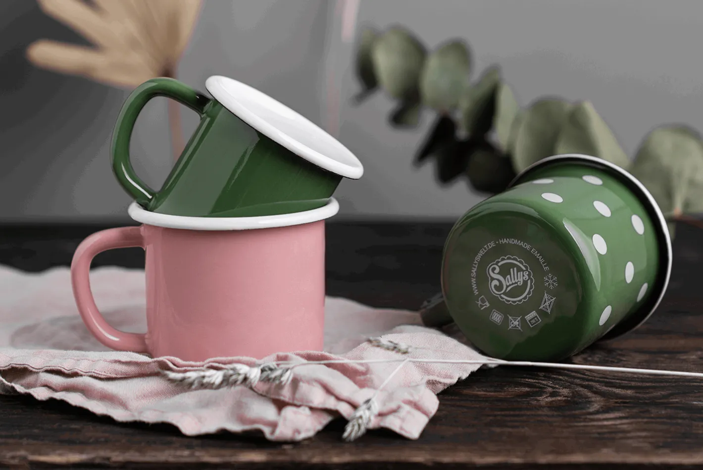 Sallys Emaille Tasse - pastell klein gepunktet