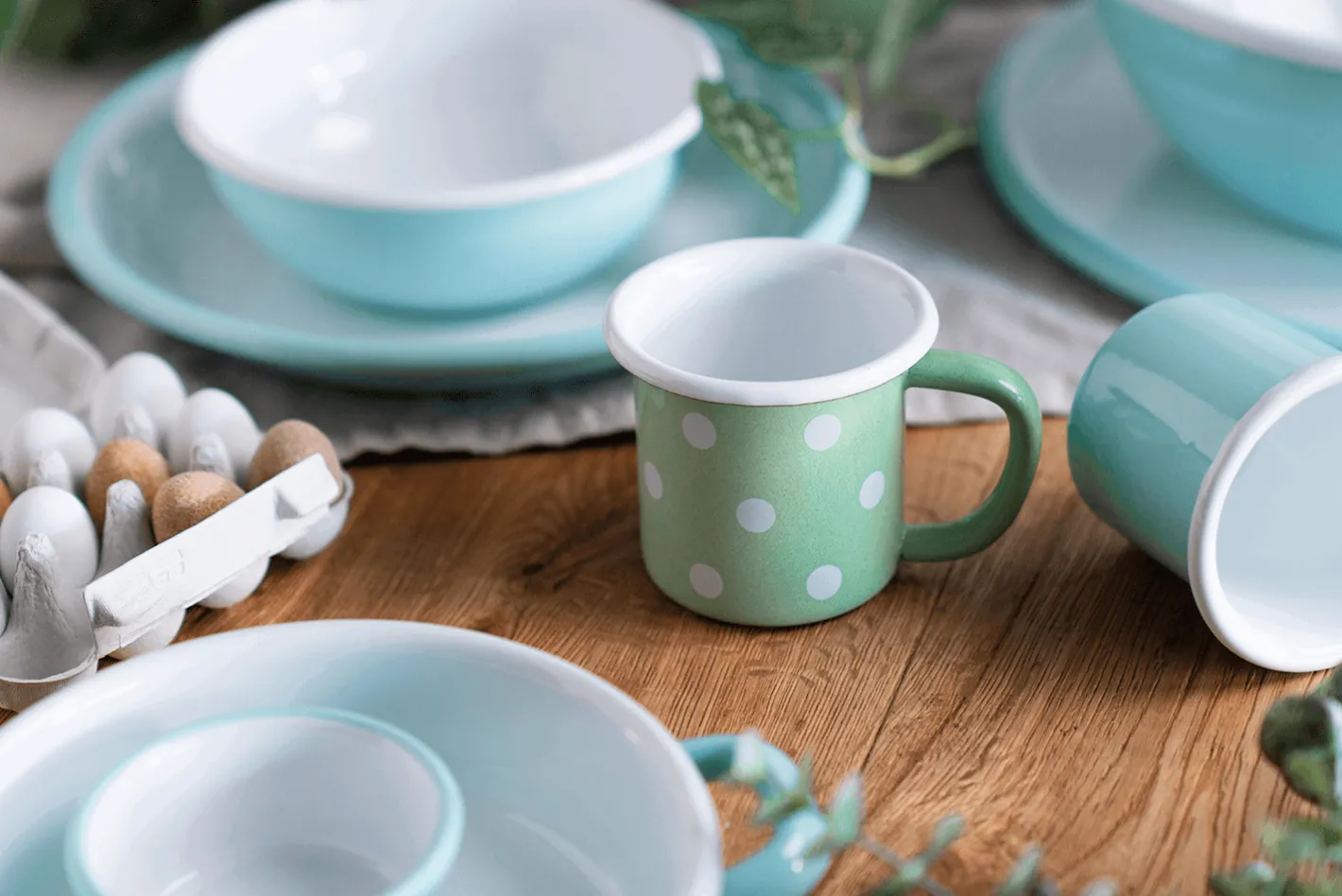 Sallys Emaille Tasse - pastell klein gepunktet