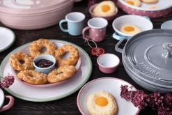 Sallys Emaille Tasse - pastell klein gepunktet