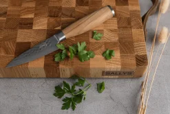 Sallys Hartblock Schneidebrett mit Büffelledergriff